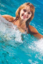 شنا و تناسب اندام در بانوان - آموزش شنا بانوان در خمینی شهر - آموزش شنا خصوصی بانوان | آکادمی شنا خمینی شهر